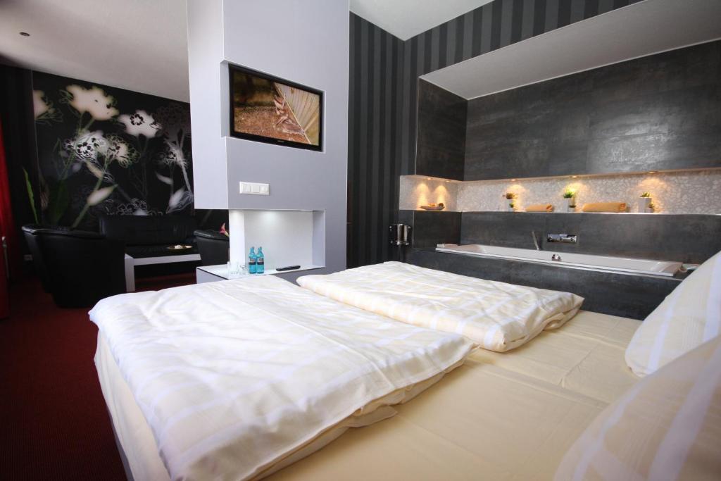 Sl'Otel - Das Stadthotel - Voll Klimatisiert Bernburg Kültér fotó