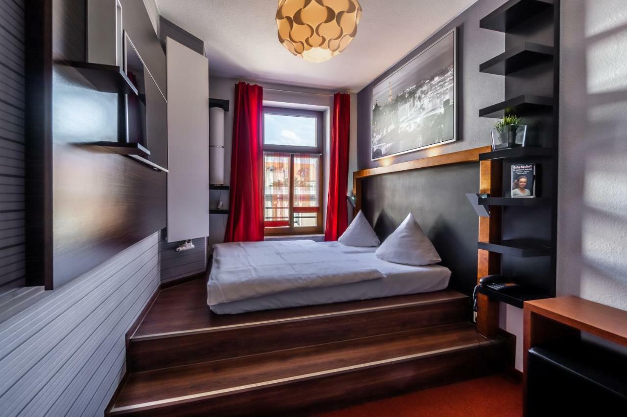 Sl'Otel - Das Stadthotel - Voll Klimatisiert Bernburg Kültér fotó